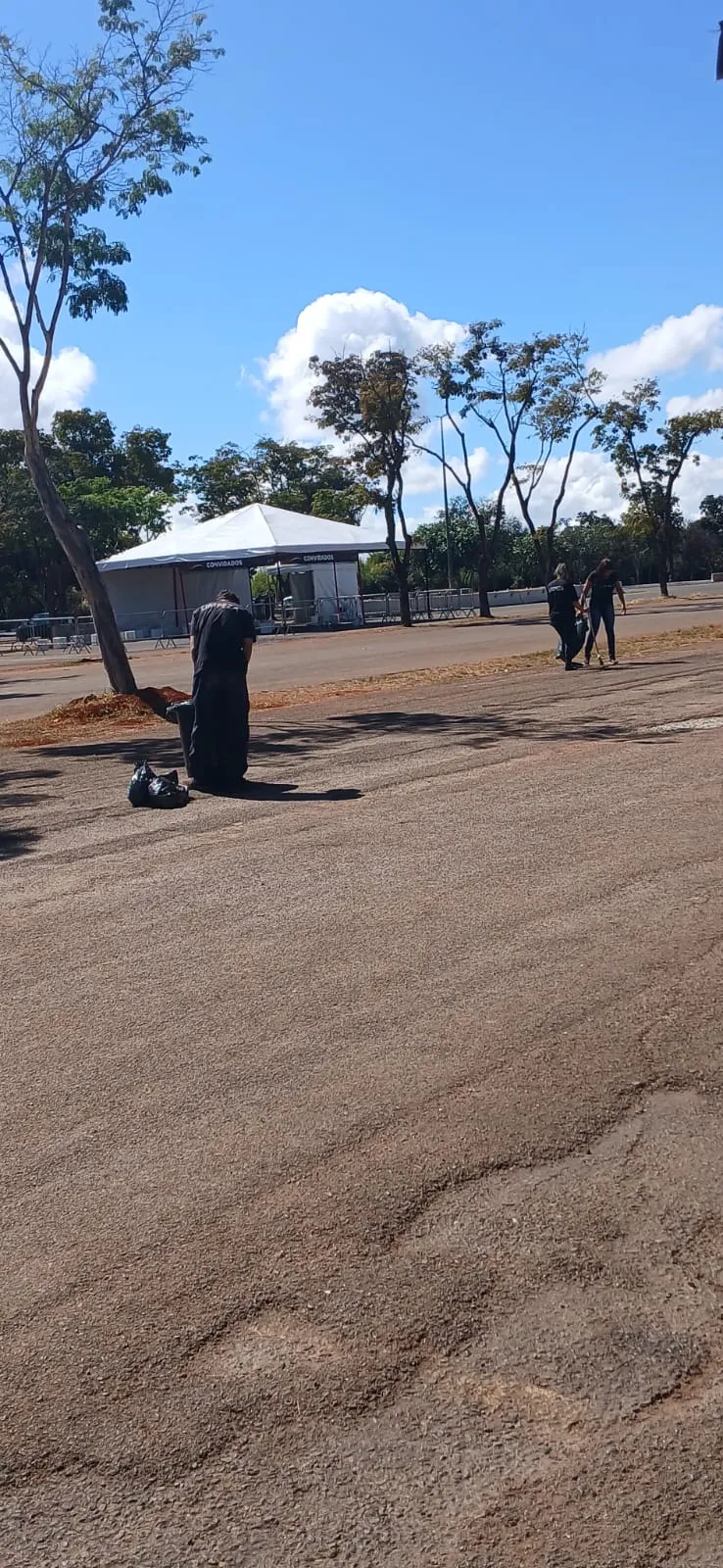 Serviço de limpeza realizado pela EB Serviços em ambiente interno