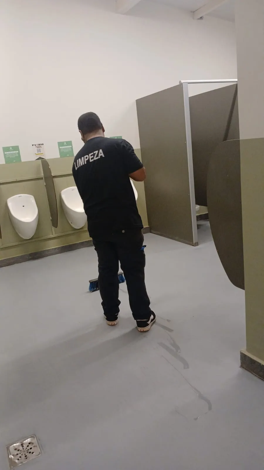 Trabalho de limpeza da EB Serviços em Brasília DF